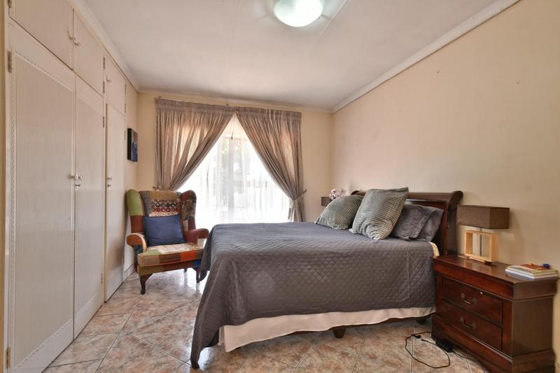 5 Bedroom Property for Sale in Glenvista Gauteng