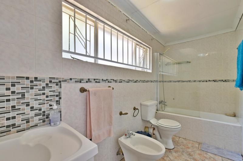 5 Bedroom Property for Sale in Glenvista Gauteng