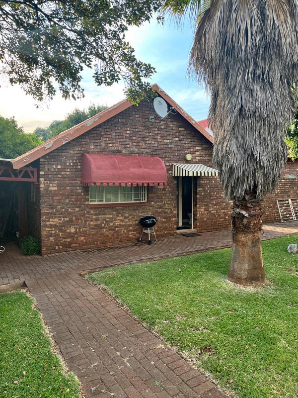 Commercial Property for Sale in Die Hoewes Gauteng