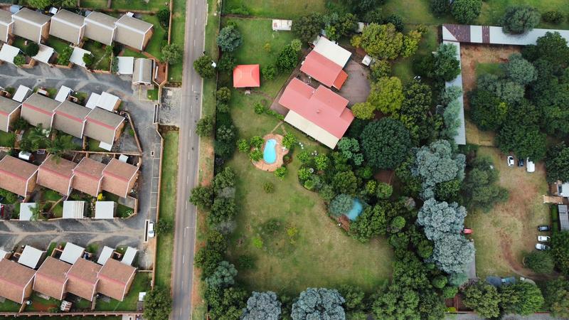 Commercial Property for Sale in Die Hoewes Gauteng