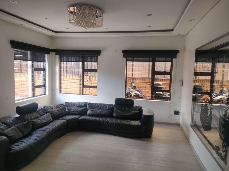 5 Bedroom Property for Sale in Lenasia Gauteng