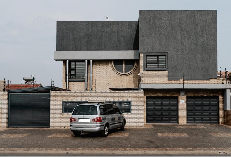 5 Bedroom Property for Sale in Lenasia Gauteng