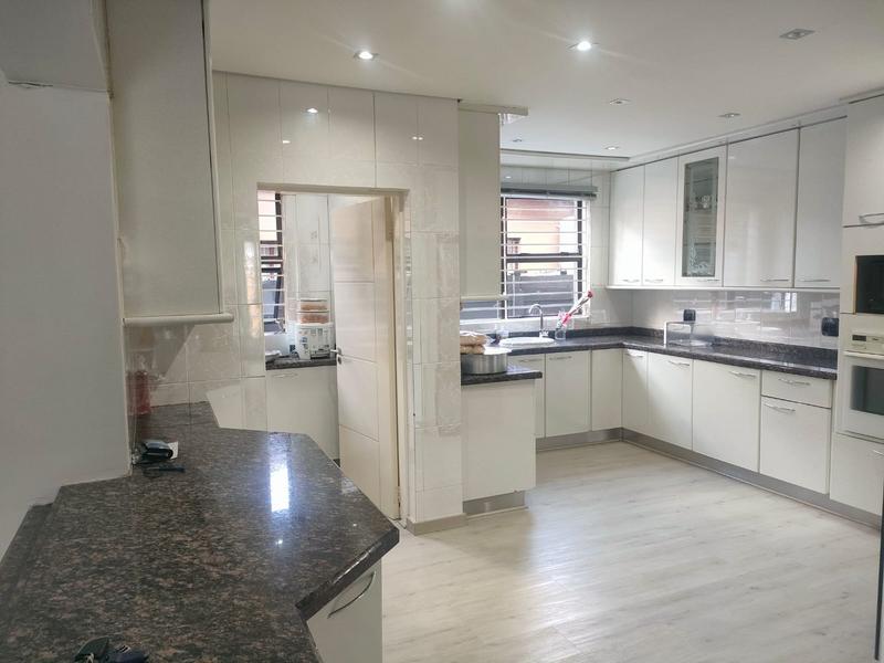5 Bedroom Property for Sale in Lenasia Gauteng