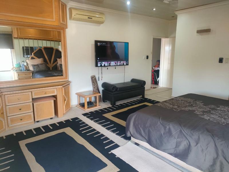 5 Bedroom Property for Sale in Lenasia Gauteng