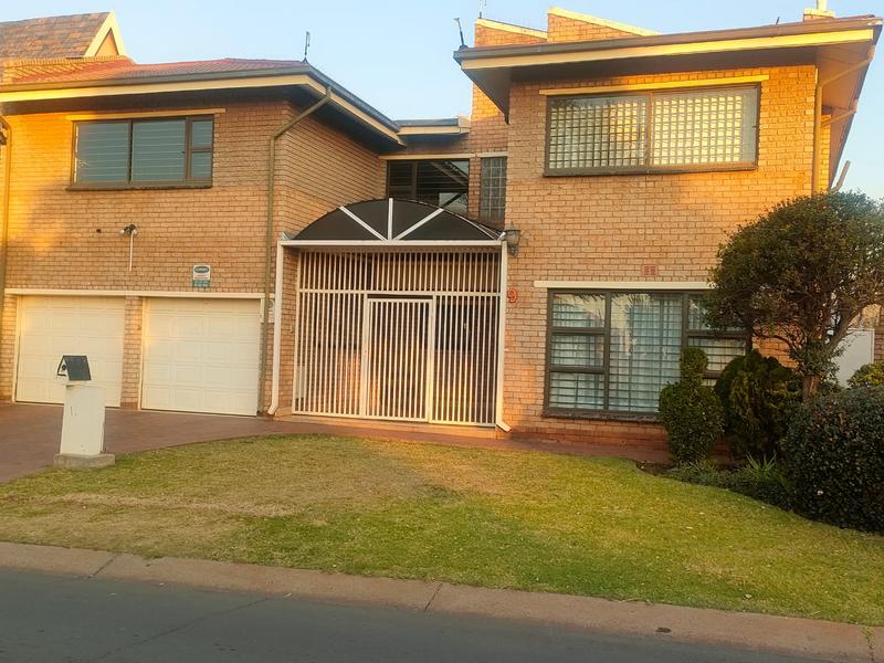 4 Bedroom Property for Sale in Lenasia Gauteng