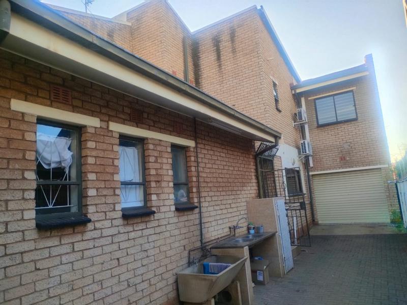 4 Bedroom Property for Sale in Lenasia Gauteng