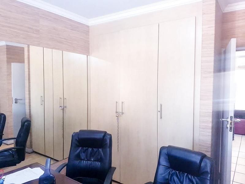 1 Bedroom Property for Sale in Sandton Central Gauteng