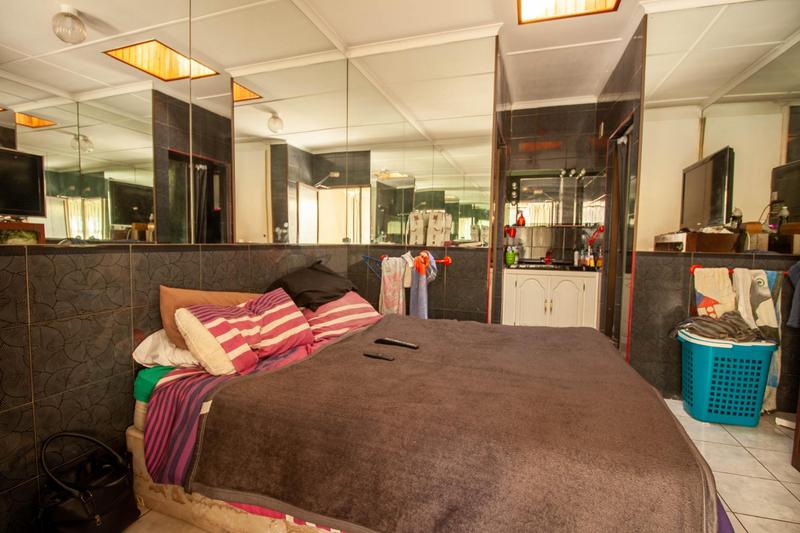 7 Bedroom Property for Sale in Parkhill Gardens Gauteng