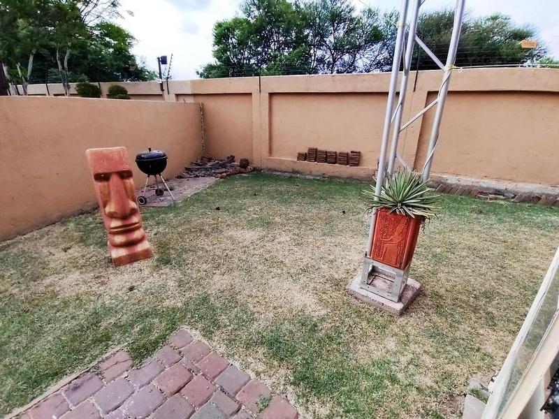 2 Bedroom Property for Sale in Annlin Gauteng