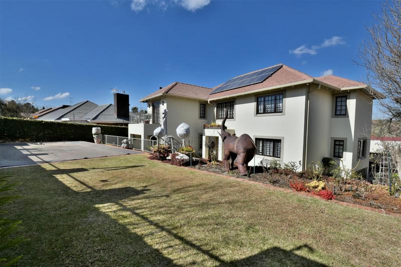 6 Bedroom Property for Sale in Linmeyer Gauteng