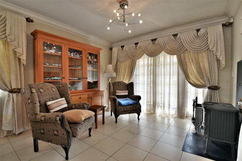 6 Bedroom Property for Sale in Linmeyer Gauteng