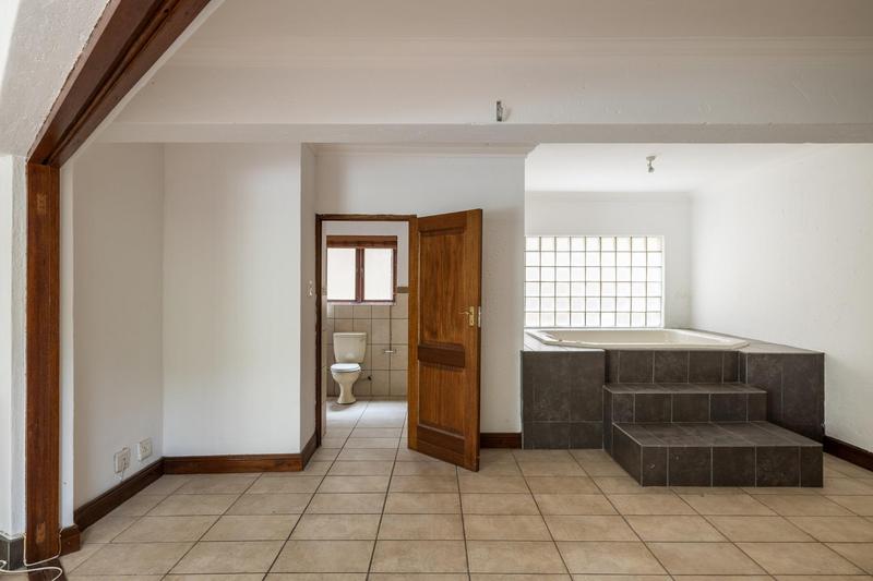 4 Bedroom Property for Sale in Faerie Glen Gauteng