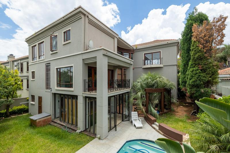 4 Bedroom Property for Sale in Faerie Glen Gauteng
