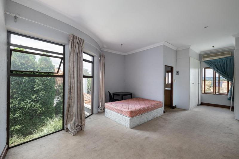 4 Bedroom Property for Sale in Faerie Glen Gauteng