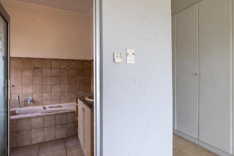 4 Bedroom Property for Sale in Faerie Glen Gauteng