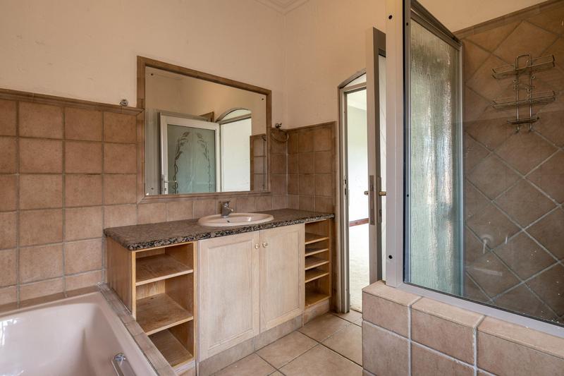 4 Bedroom Property for Sale in Faerie Glen Gauteng