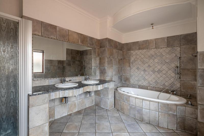 4 Bedroom Property for Sale in Faerie Glen Gauteng