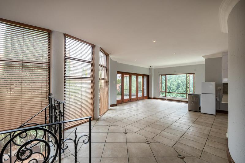 4 Bedroom Property for Sale in Faerie Glen Gauteng