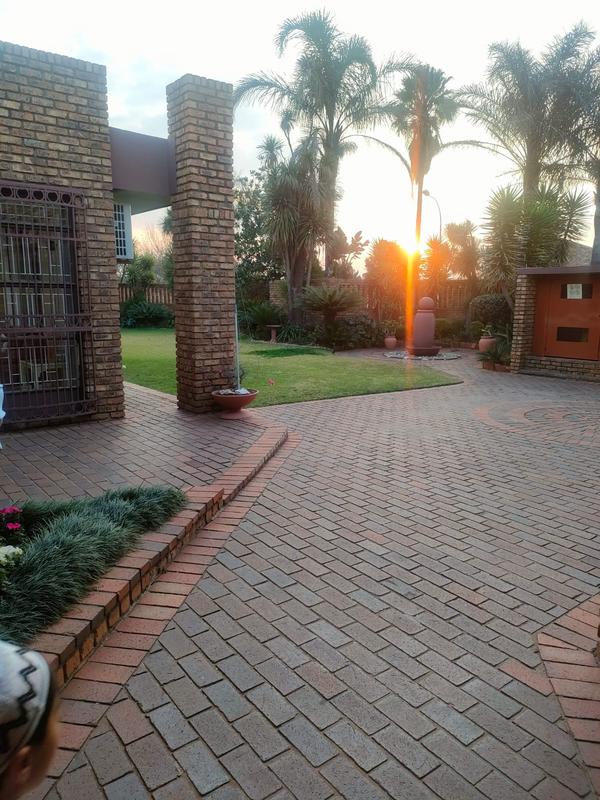 5 Bedroom Property for Sale in Lenasia Gauteng