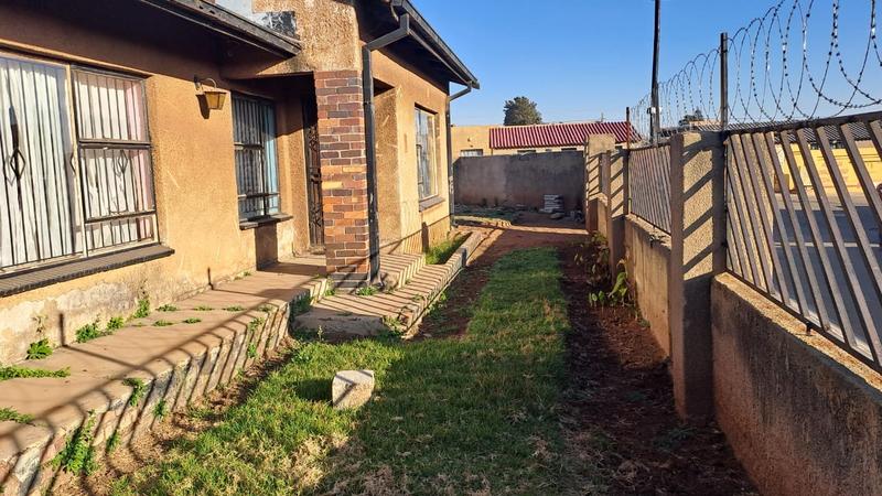 9 Bedroom Property for Sale in Tladi Gauteng