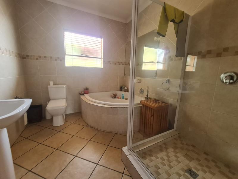 4 Bedroom Property for Sale in Blue Gill Estate Gauteng