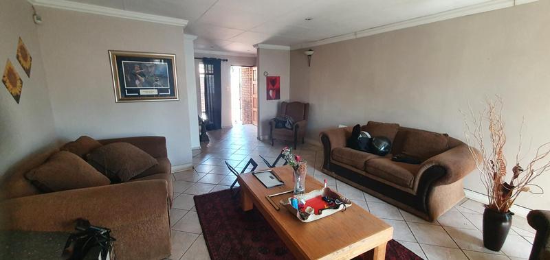 4 Bedroom Property for Sale in Wierda Park Gauteng