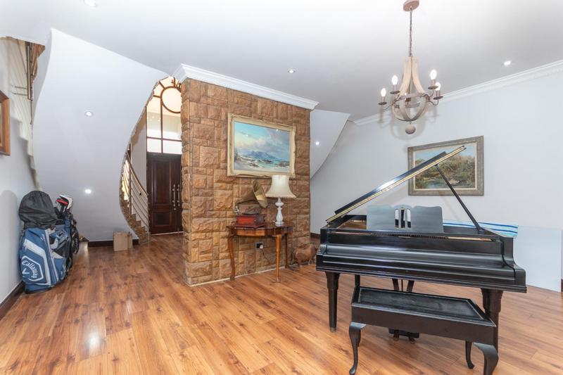 6 Bedroom Property for Sale in Zwavelpoort Gauteng