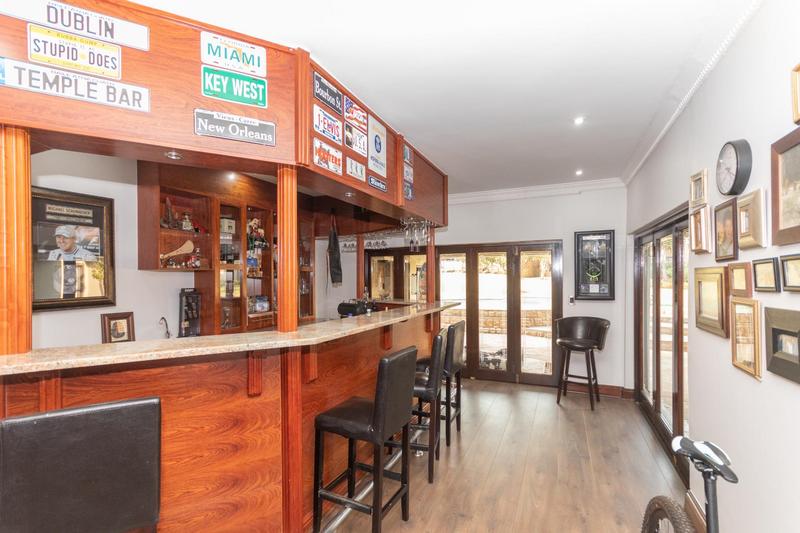 6 Bedroom Property for Sale in Zwavelpoort Gauteng