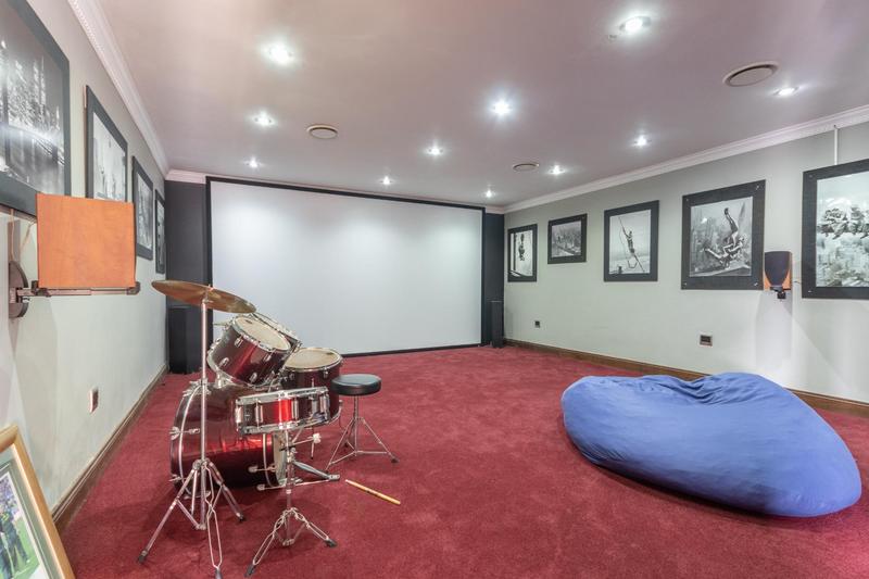 6 Bedroom Property for Sale in Zwavelpoort Gauteng