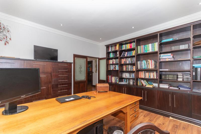6 Bedroom Property for Sale in Zwavelpoort Gauteng