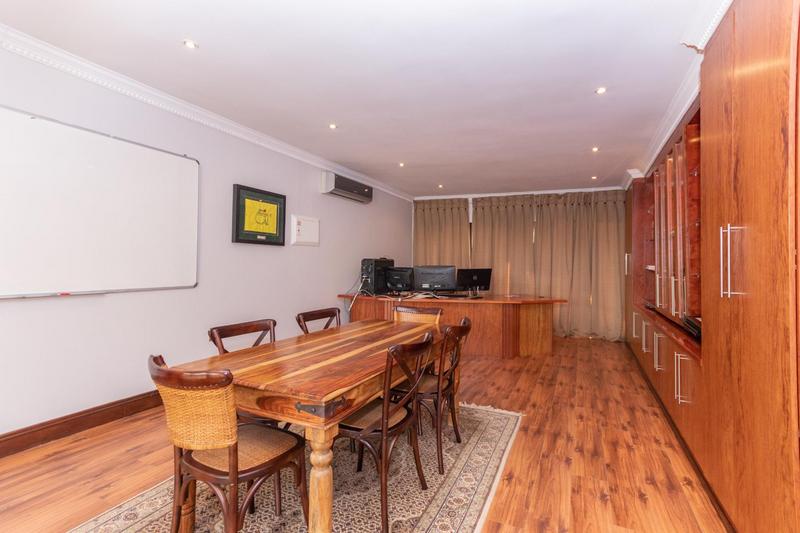 6 Bedroom Property for Sale in Zwavelpoort Gauteng