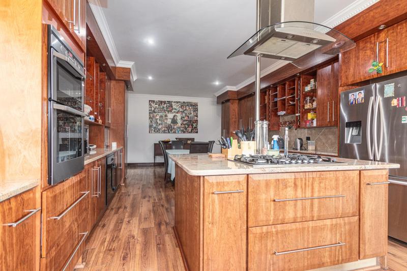 6 Bedroom Property for Sale in Zwavelpoort Gauteng