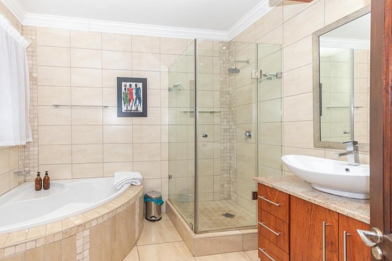6 Bedroom Property for Sale in Zwavelpoort Gauteng