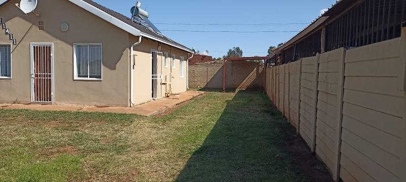 2 Bedroom Property for Sale in Lenasia Gauteng