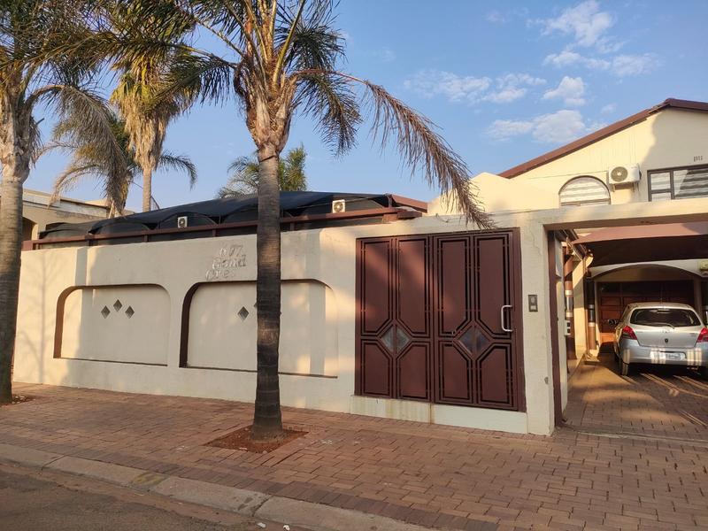 5 Bedroom Property for Sale in Lenasia Gauteng