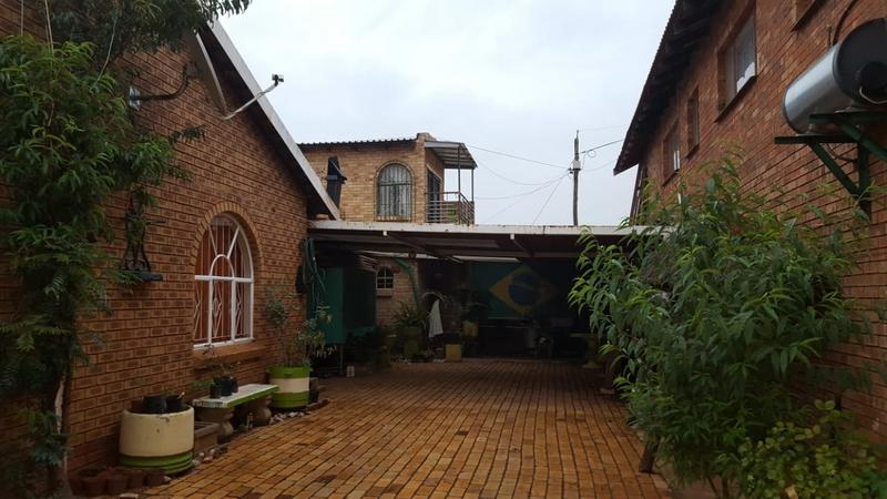 8 Bedroom Property for Sale in Lenasia Ext 10 Gauteng