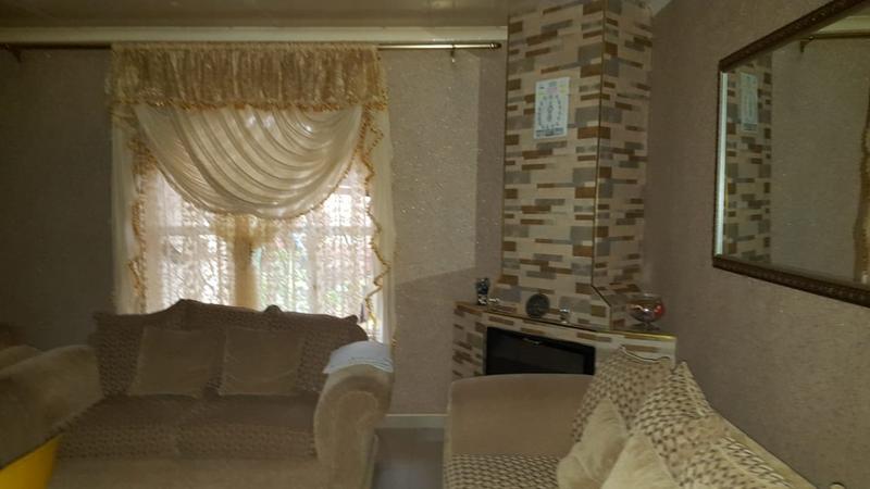 8 Bedroom Property for Sale in Lenasia Ext 10 Gauteng