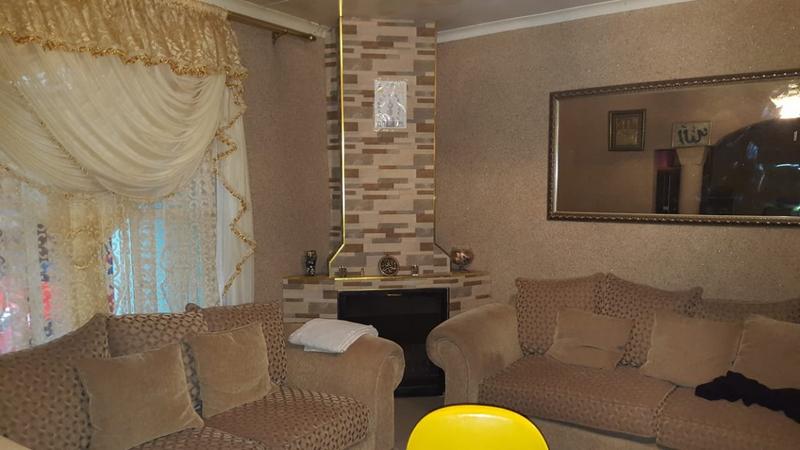 8 Bedroom Property for Sale in Lenasia Ext 10 Gauteng