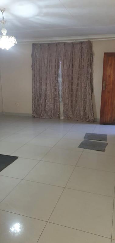 8 Bedroom Property for Sale in Lenasia Ext 10 Gauteng