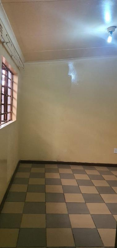 8 Bedroom Property for Sale in Lenasia Ext 10 Gauteng