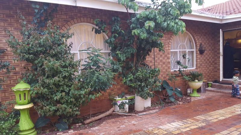 8 Bedroom Property for Sale in Lenasia Ext 10 Gauteng