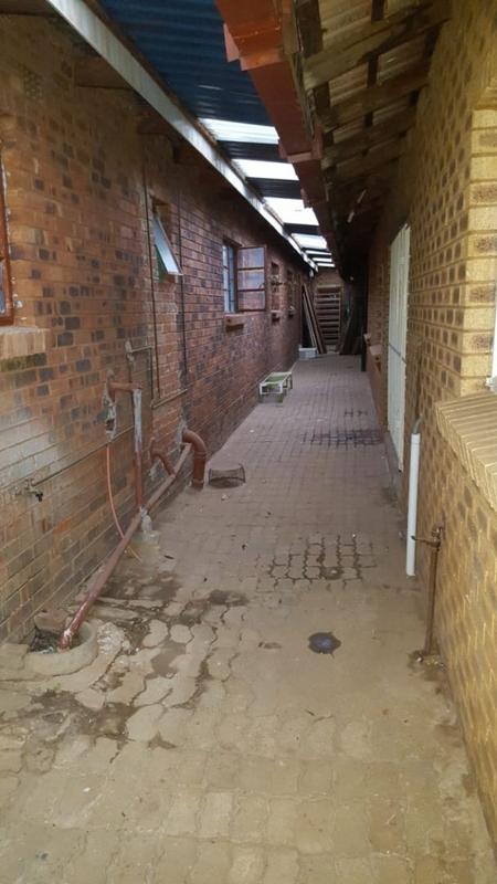 8 Bedroom Property for Sale in Lenasia Ext 10 Gauteng