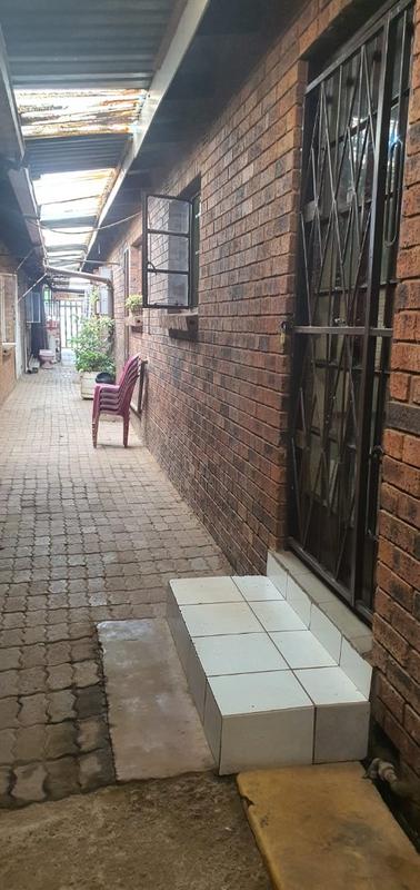 8 Bedroom Property for Sale in Lenasia Ext 10 Gauteng