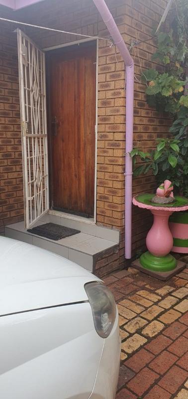 8 Bedroom Property for Sale in Lenasia Ext 10 Gauteng