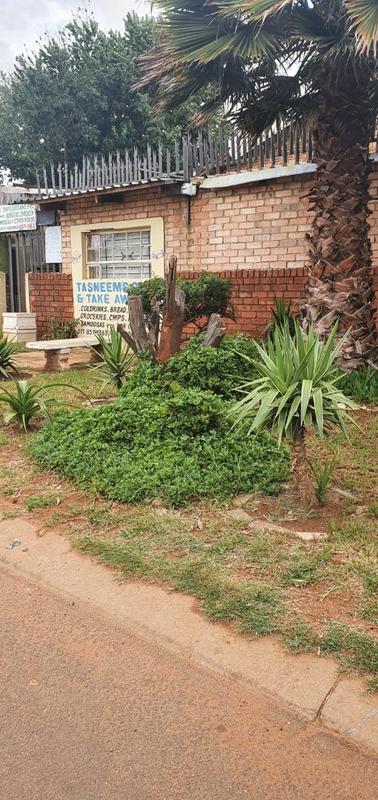 8 Bedroom Property for Sale in Lenasia Ext 10 Gauteng