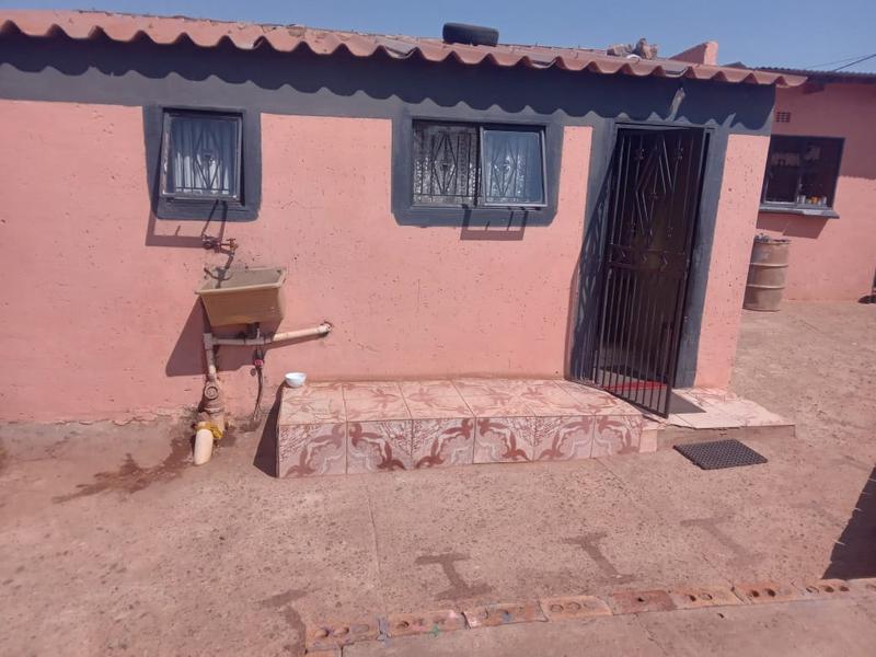 2 Bedroom Property for Sale in Braamfischerville Gauteng