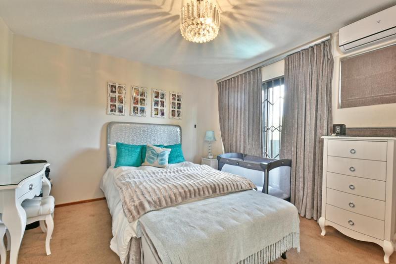 5 Bedroom Property for Sale in Benmore Gardens Gauteng