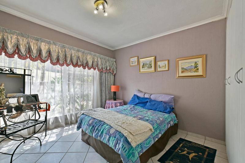 5 Bedroom Property for Sale in Glenvista Gauteng