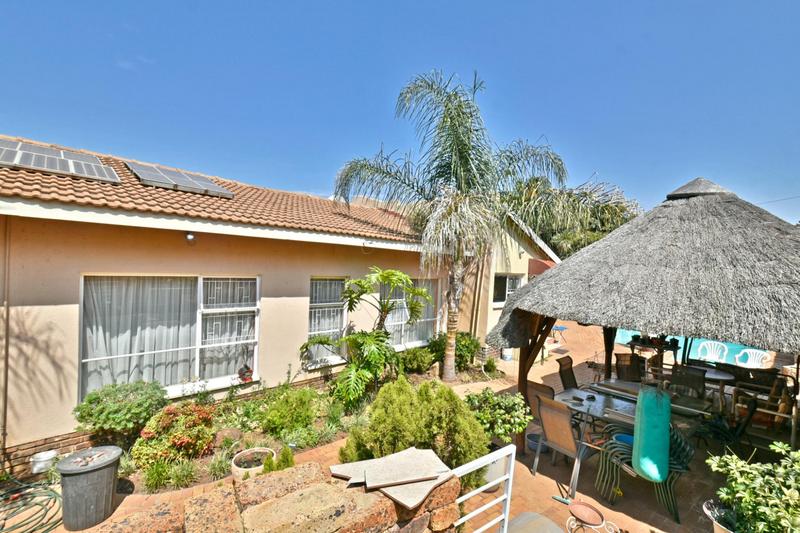 5 Bedroom Property for Sale in Glenvista Gauteng