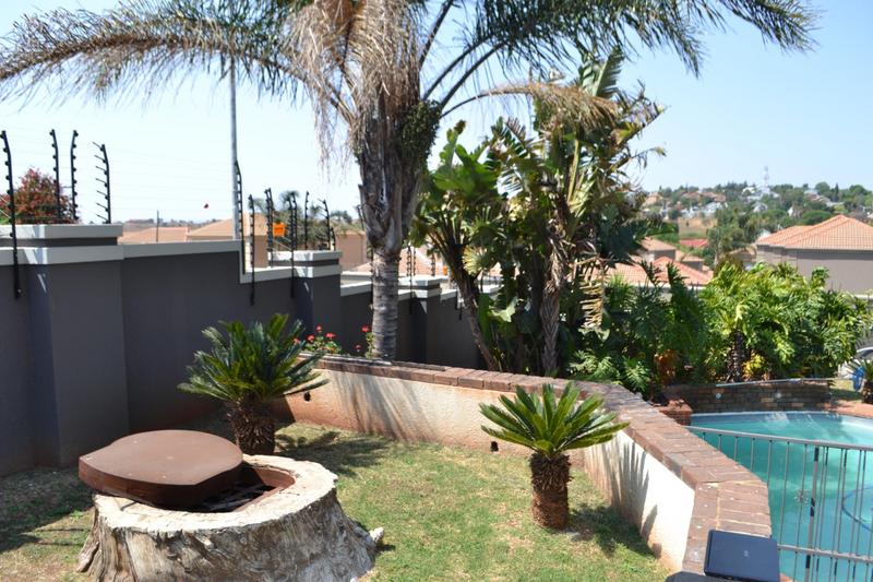 6 Bedroom Property for Sale in Noordheuwel Gauteng